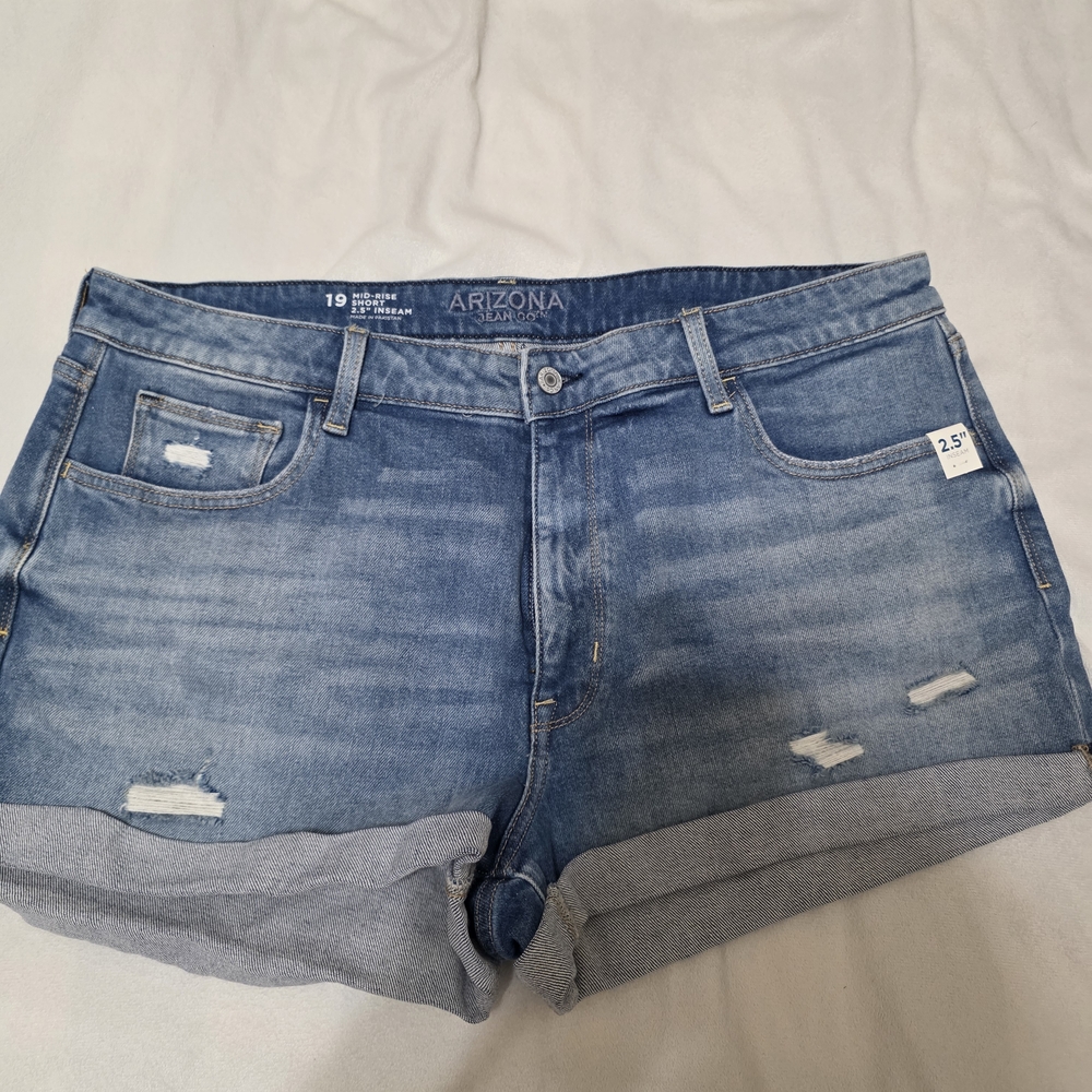 Arizona Jean Company Women's Light Blue Distressed Shorts